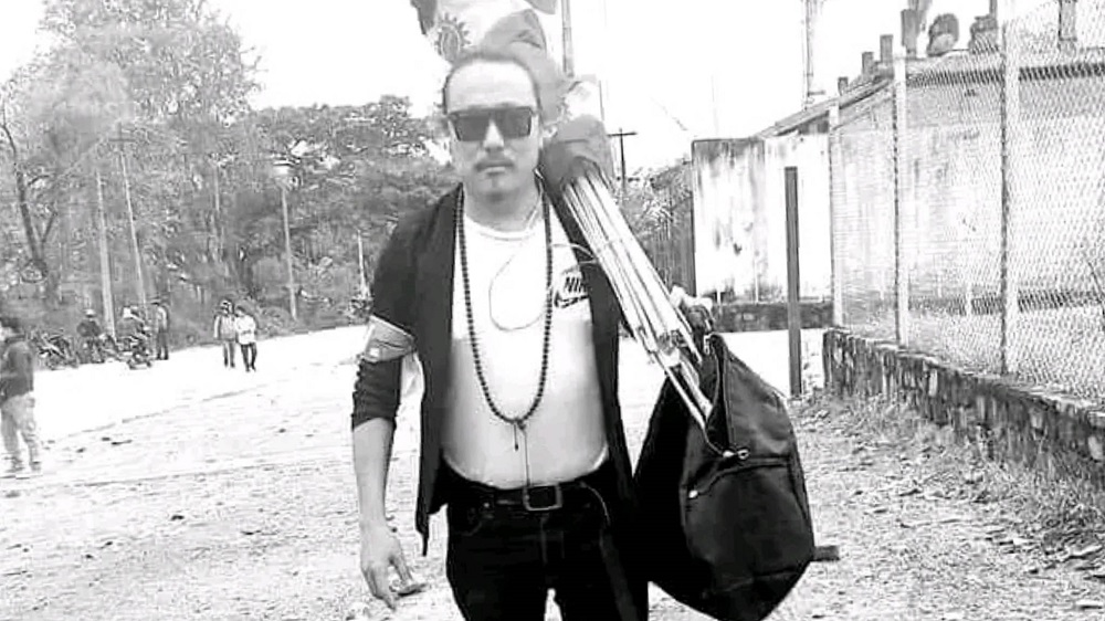 alt